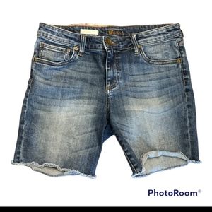 Kut from the Kloth medium wash 6 inch inseam jean fray shorts 8